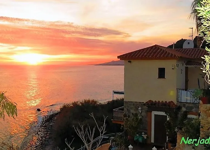 Balcon Del Duende Seafront Paradise شقة نيرخا